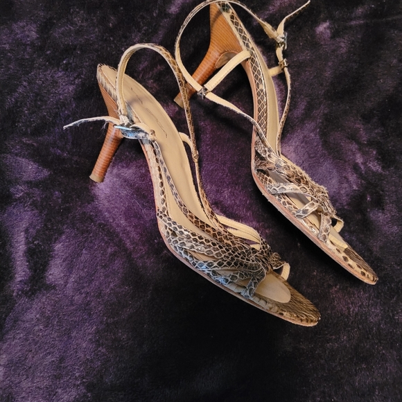 Women's Shoes - Picture 7 of 16